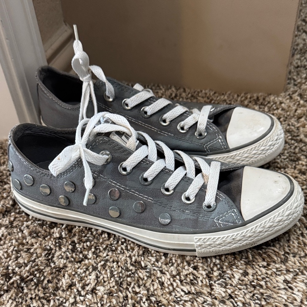 Converse Gray Sneakers with White Laces